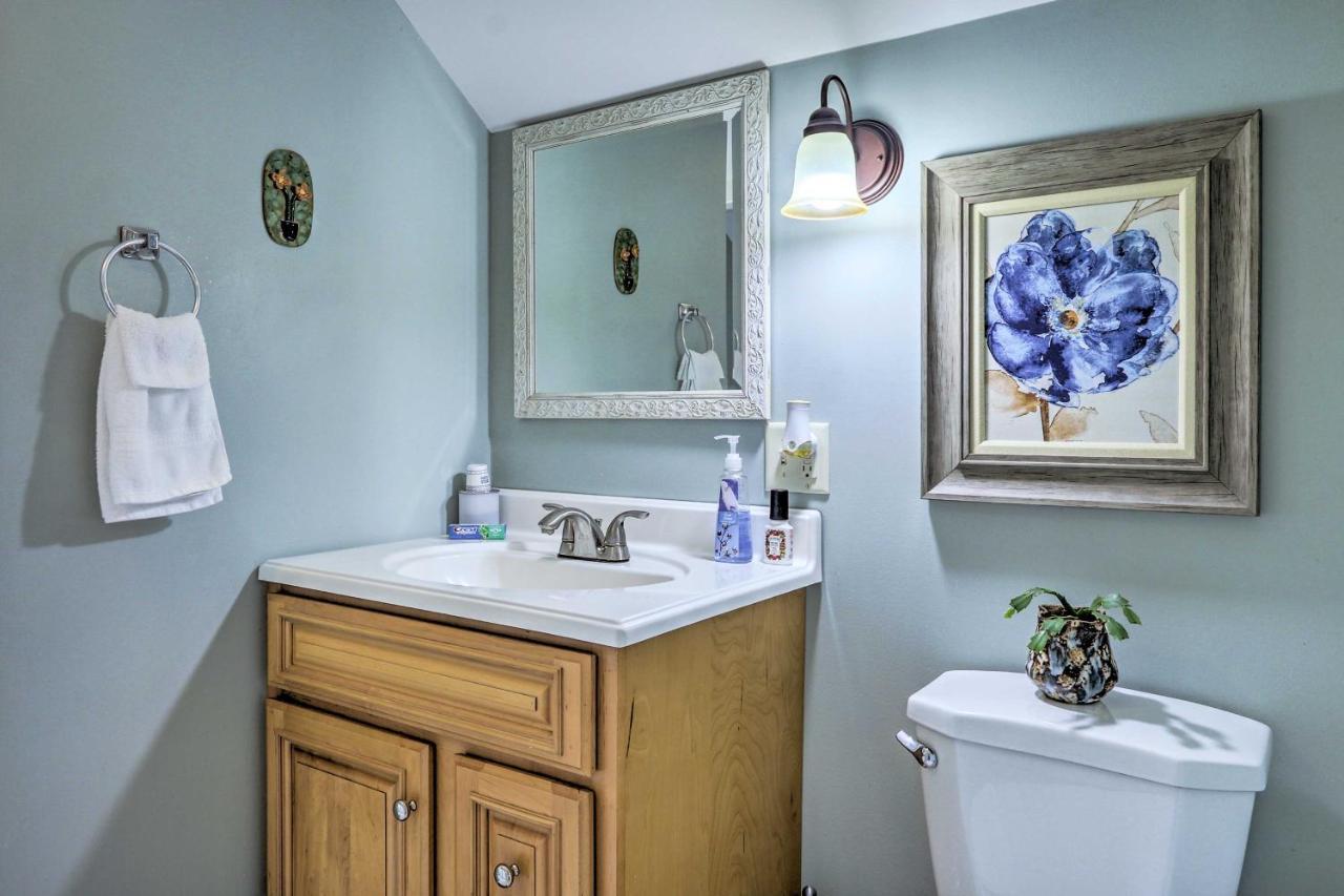 Remodeled Farmhouse In Waterford Near 2 Beaches! Esterno foto